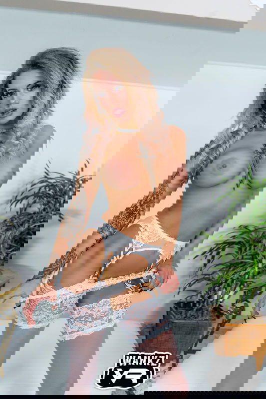 Luna Skye - VR Porn Model