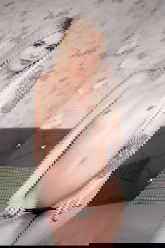 Luna Wolf - VR Porn Model