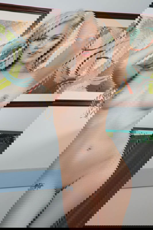 Lyra Law - VR Porn Model