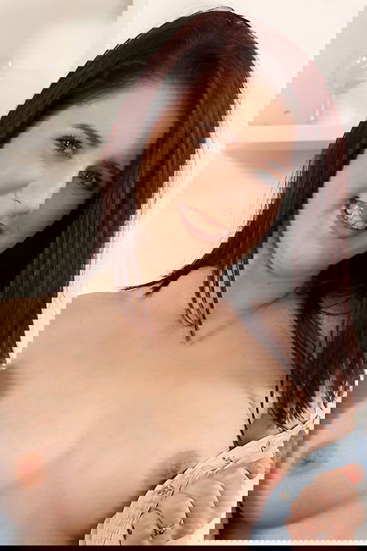 Mag Ray - VR Porn Model