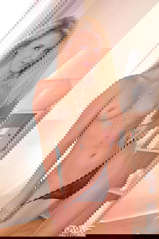 Mary Kalisy - VR Porn Model