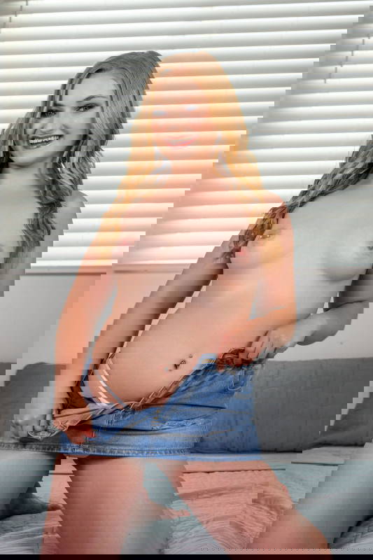 McKenzie Mae - VR Porn Model