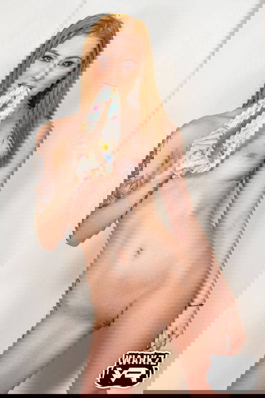 Megan Winters - VR Porn Model