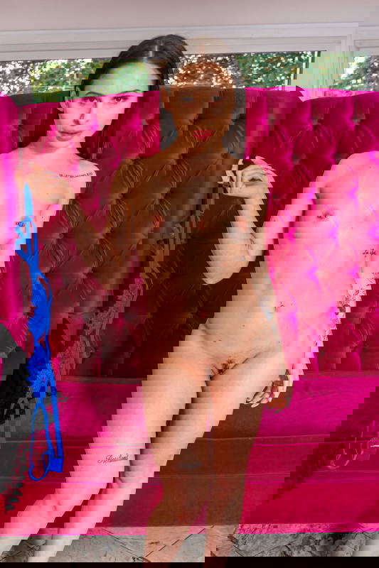 Mia Moore - VR Porn Model