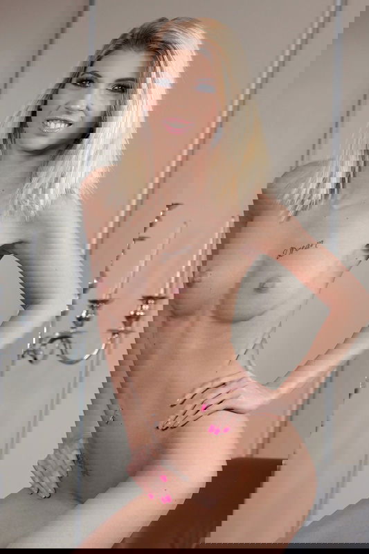 Missy Luv - VR Porn Model