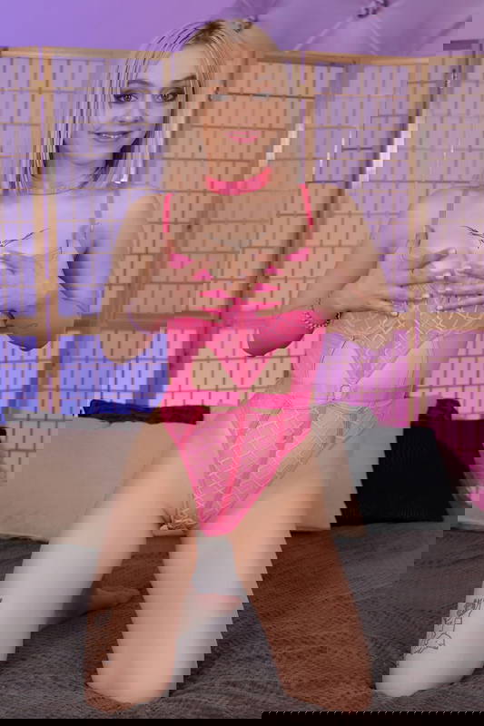 Molly Cute - VR Porn Model