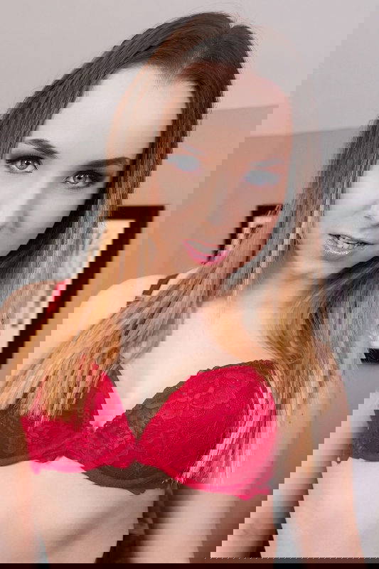 Mona Blue - VR Porn Model