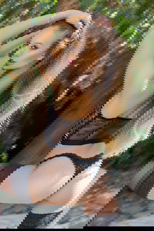 Naomi Swann - VR Porn Model