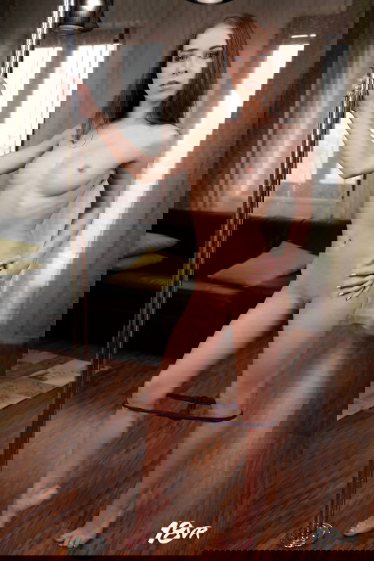 Nata Gold - VR Porn Model