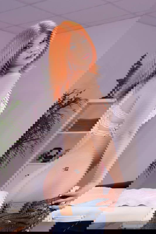 Nessie Blue - VR Porn Model