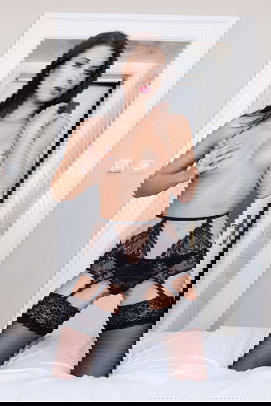 Nicole Black - VR Porn Model