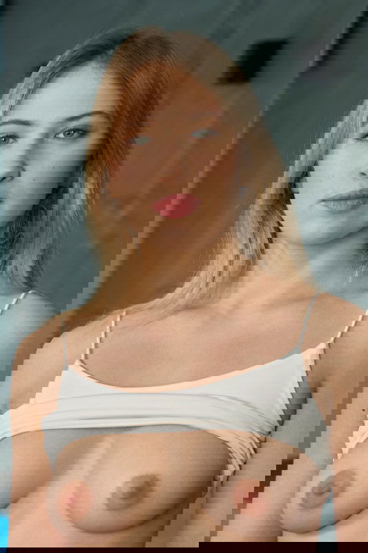 Nika Nut - VR Porn Model