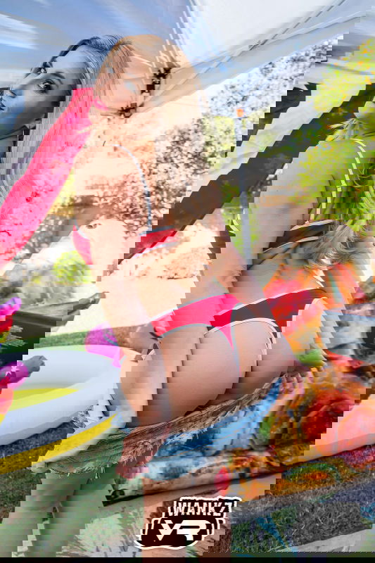 Nikki Peach - VR Porn Model