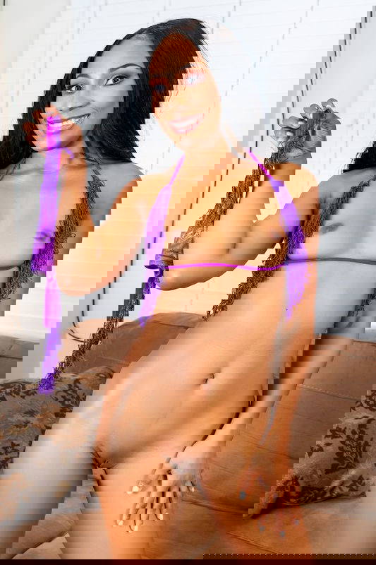 Olivia Jayy - VR Porn Model