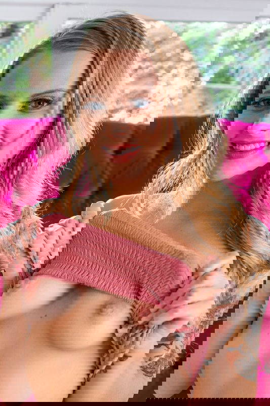 Paris White - VR Porn Model