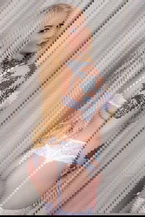 Raven Friday - VR Porn Model