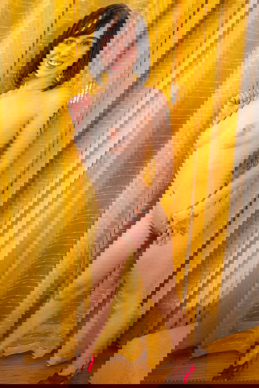 Remi Jones - VR Porn Model