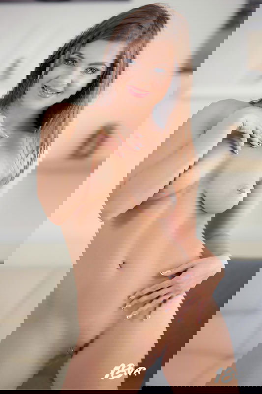 Renata Fox - VR Porn Model