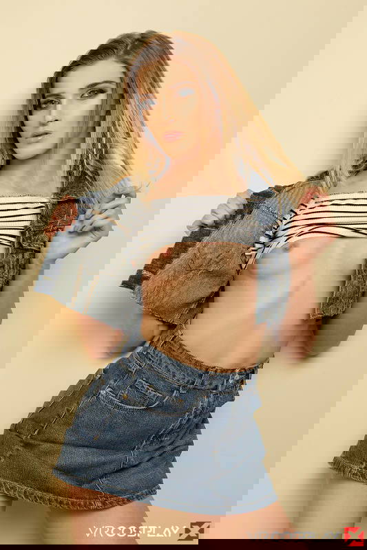 Rhiannon Ryder - VR Porn Model