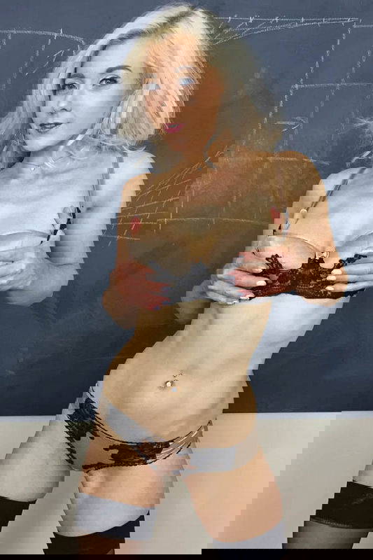 Sapphire - VR Porn Model