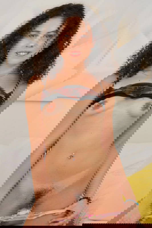 Satine Summers - VR Porn Model