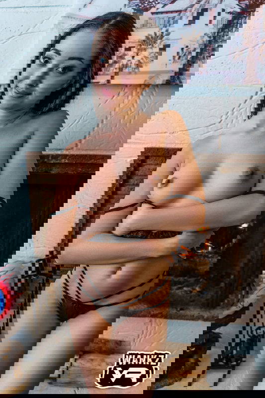 Scarlett Bloom - VR Porn Model