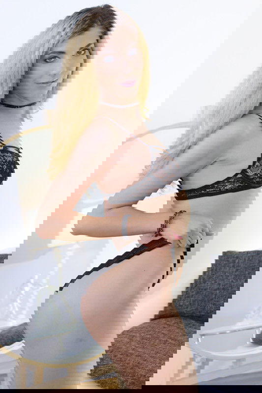 Shona River - VR Porn Model