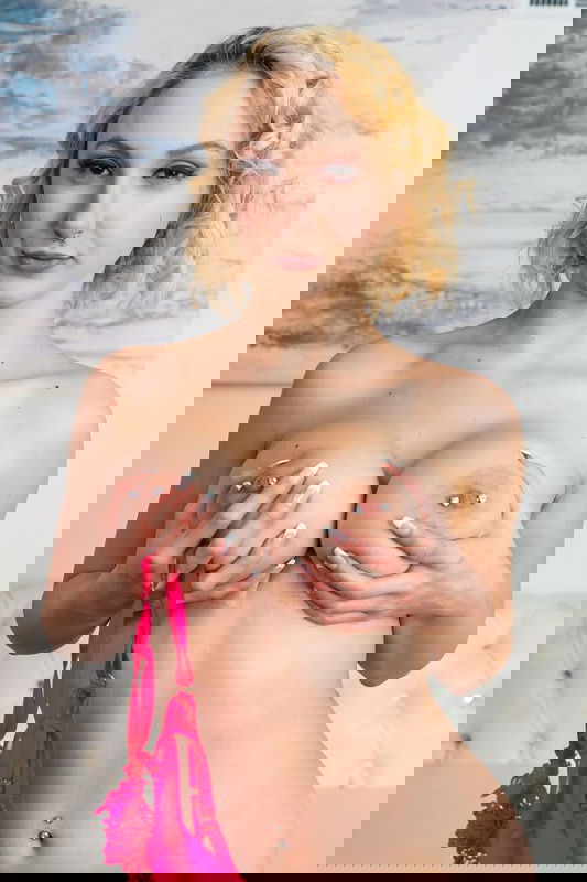 Skylar Vox - VR Porn Model