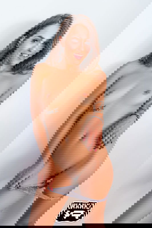 Sofie Reyez - VR Porn Model