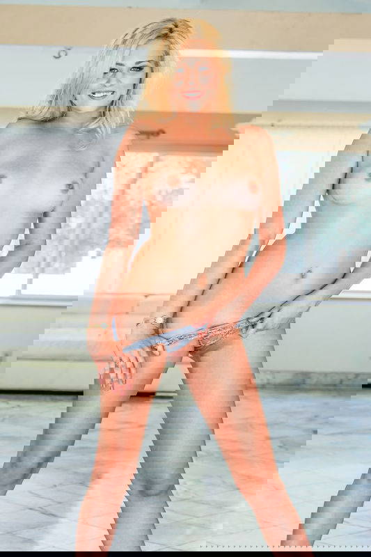 Sophia Lux - VR Porn Model