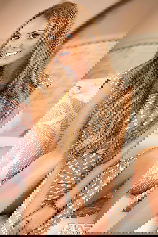 Stacey Saran - VR Porn Model