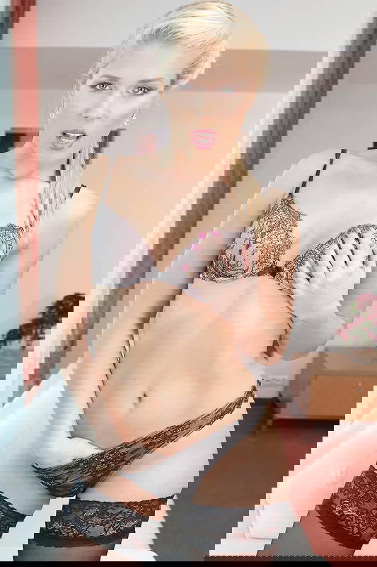 Sweet Cat - VR Porn Model