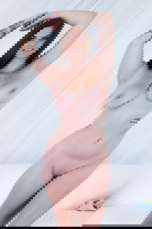 Taylee Wood - VR Porn Model