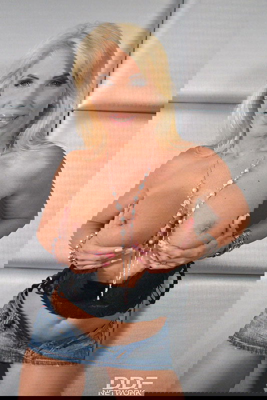 Tiffany Rousso - VR Porn Model