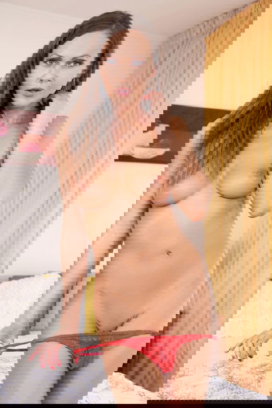 Tina Kay - VR Porn Model