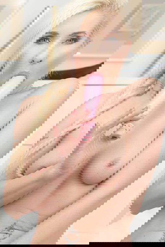 Vanessa Hell - VR Porn Model