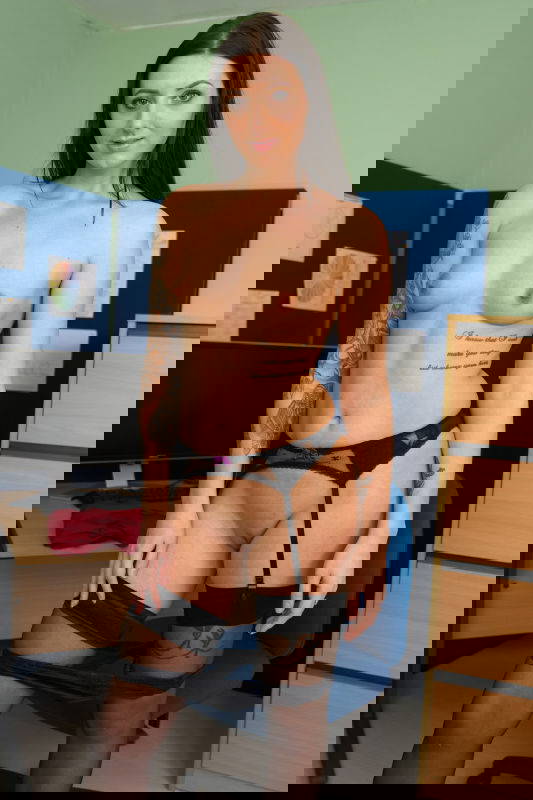 Violet - VR Porn Model