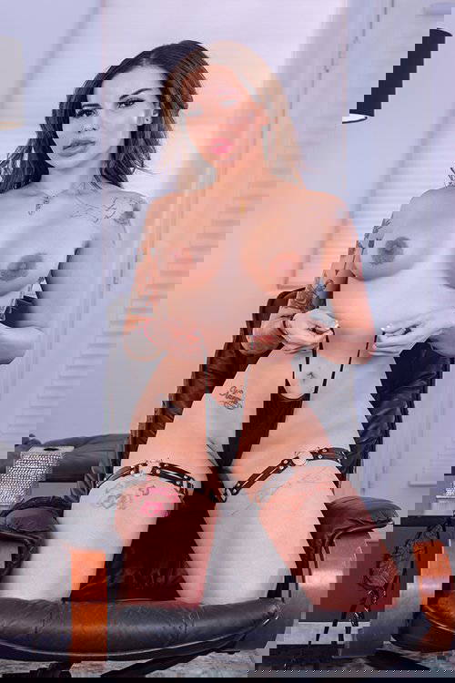 Vivienne Wynter - VR Porn Model