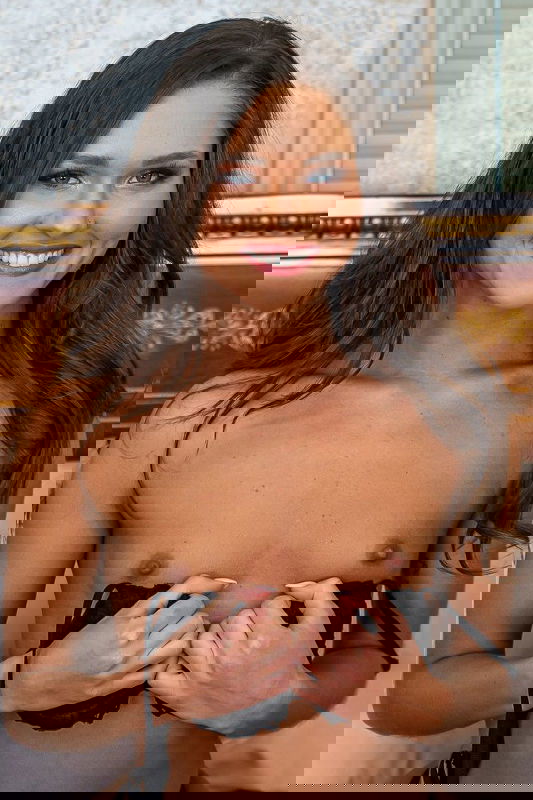 Zoe Bloom - VR Porn Model