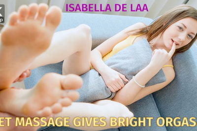 Feet Massage Gives Bright Orgasms - VR Porn Video - Isabela De Laa