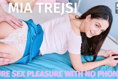 Pure Sex Pleasure With No Phones - VR Porn Video - Mia Trejsi