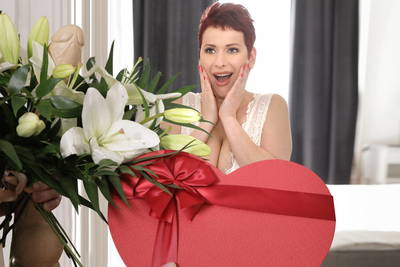 Mom Deserves The Best - VR Porn Video - Liza Pinelli