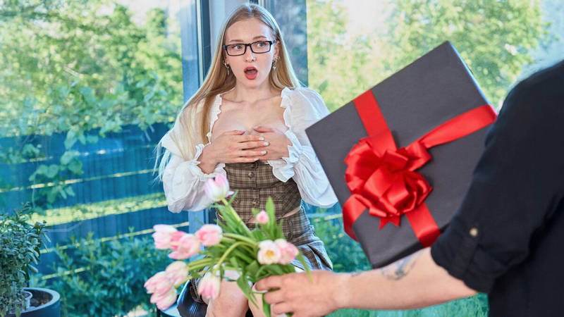 The Birthday Suit - VR Porn Video
