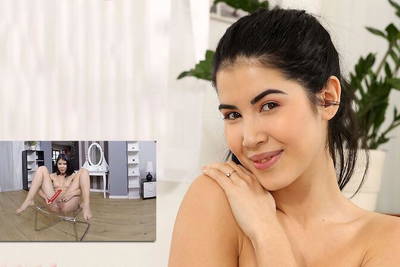 Mouth or Pussy - VR Porn Video - Lady Dee