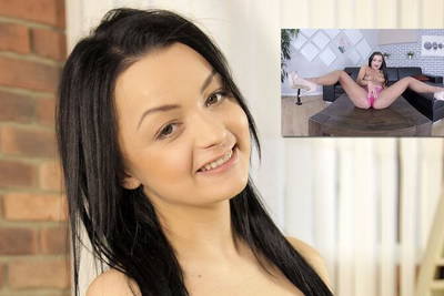 Taste my Hotpants - VR Porn Video - Daphne Klyde